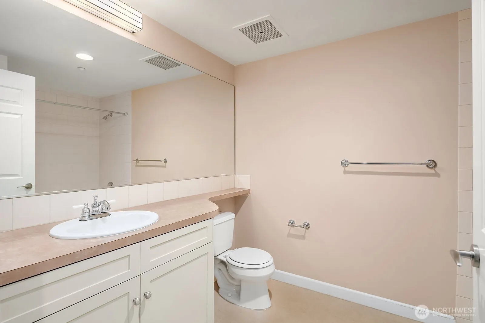 10047 NE Main Street NE #202, Bellevue, WA 98004