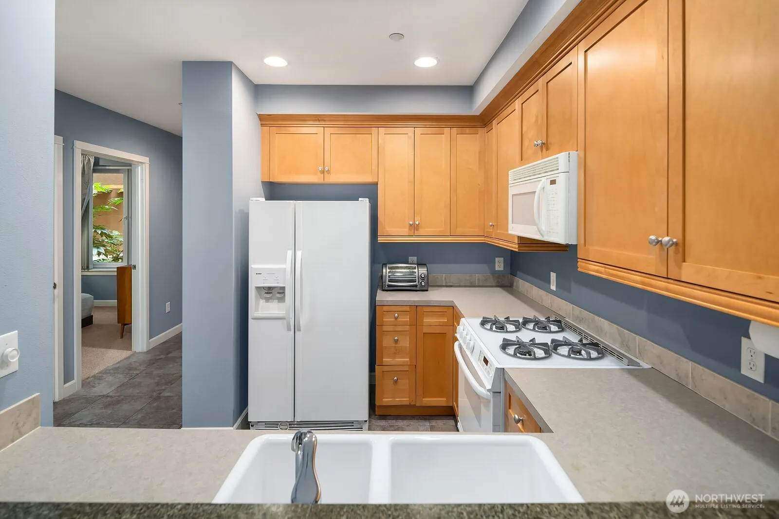 10047 NE Main Street NE #202, Bellevue, WA 98004