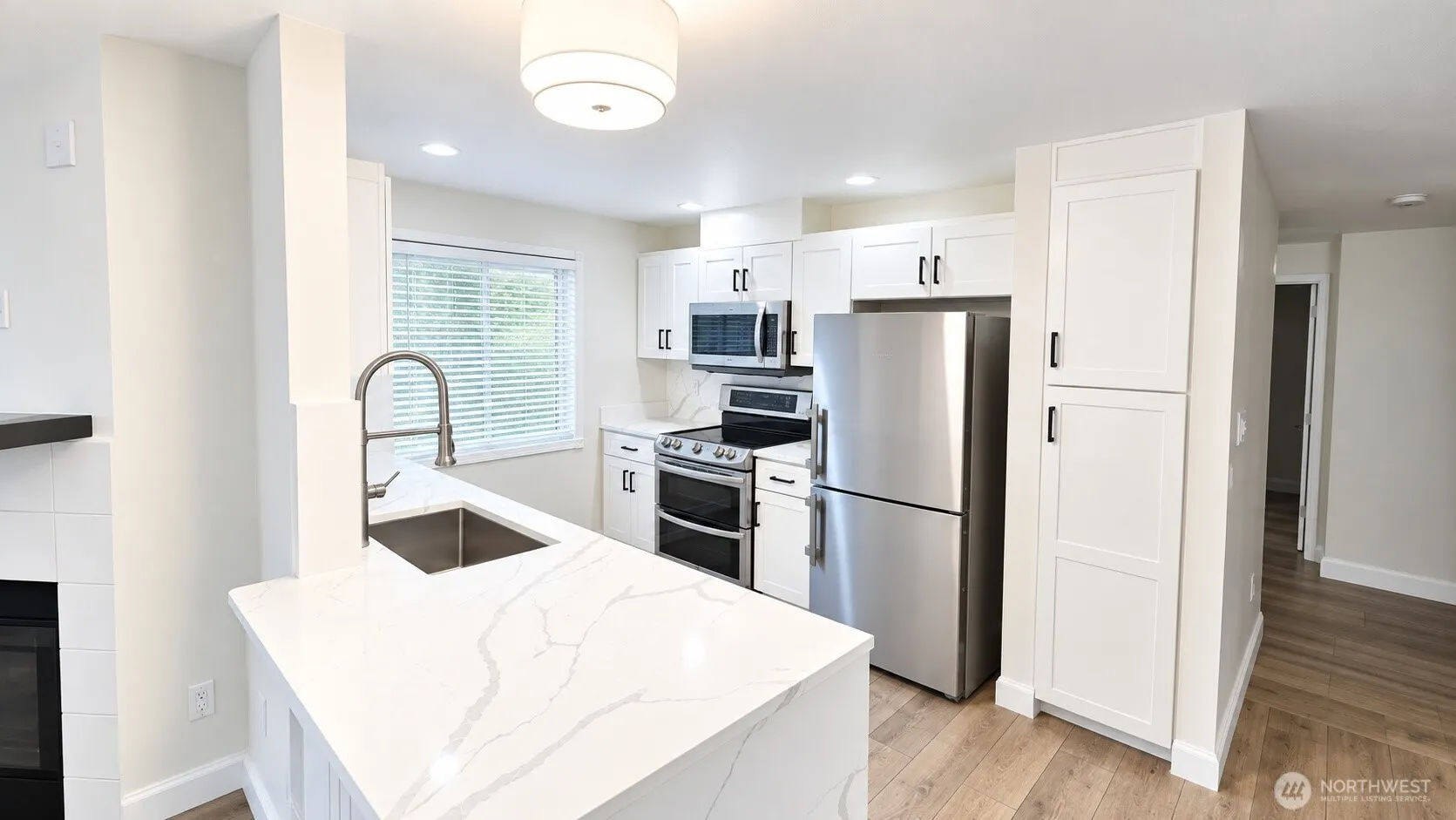 6825 SE Cougar Mountain Way , Bellevue, WA 98006