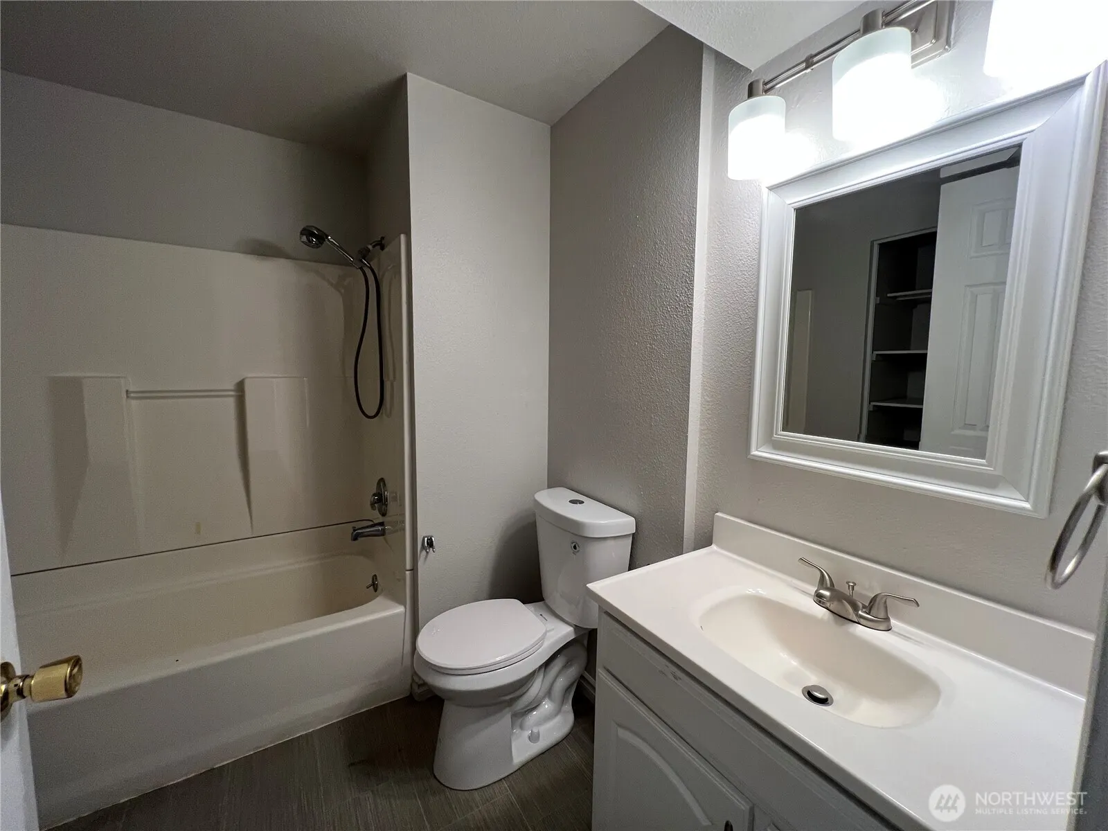 12004 Slater Avenue NE #D5, Kirkland, WA 98034