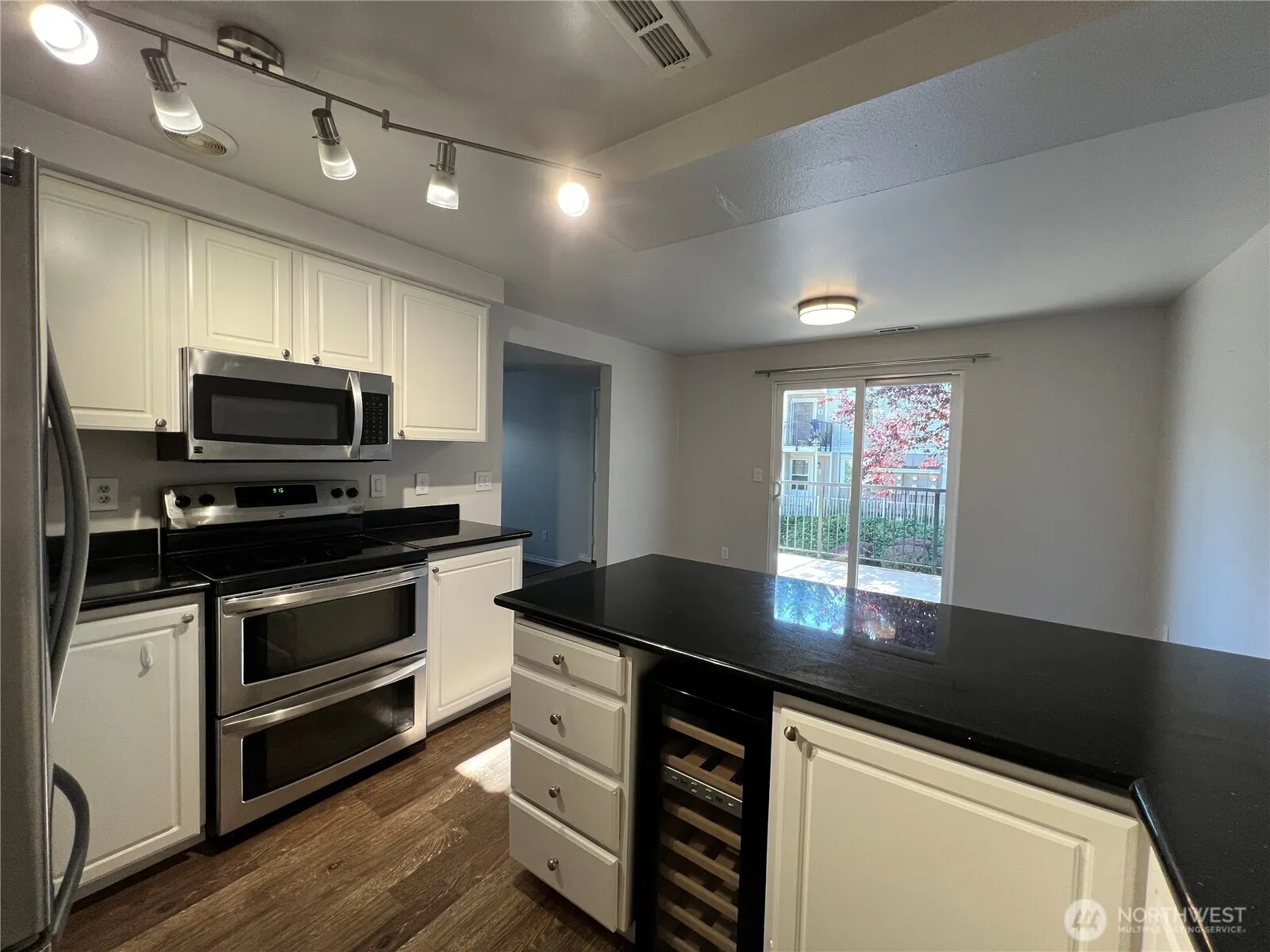 12004 Slater Avenue NE #D5, Kirkland, WA 98034