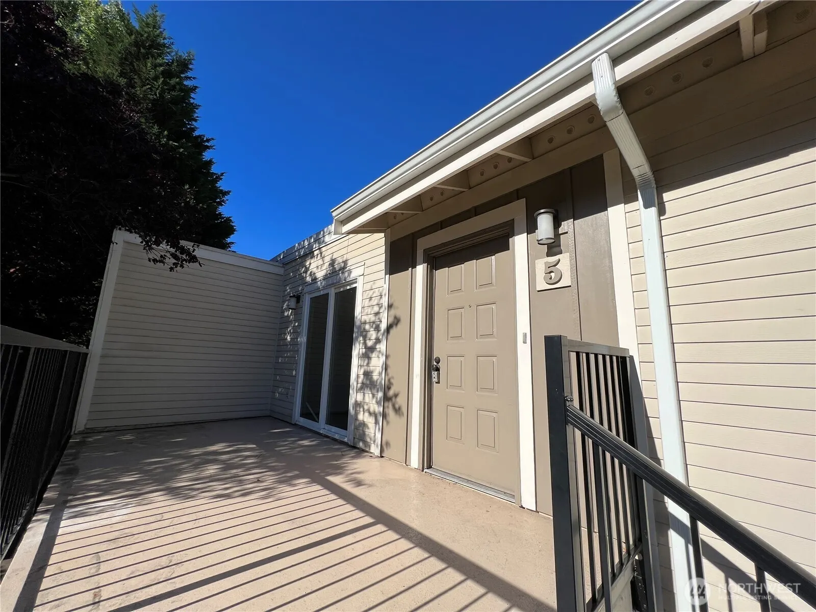 12004 Slater Avenue NE #D5, Kirkland, WA 98034