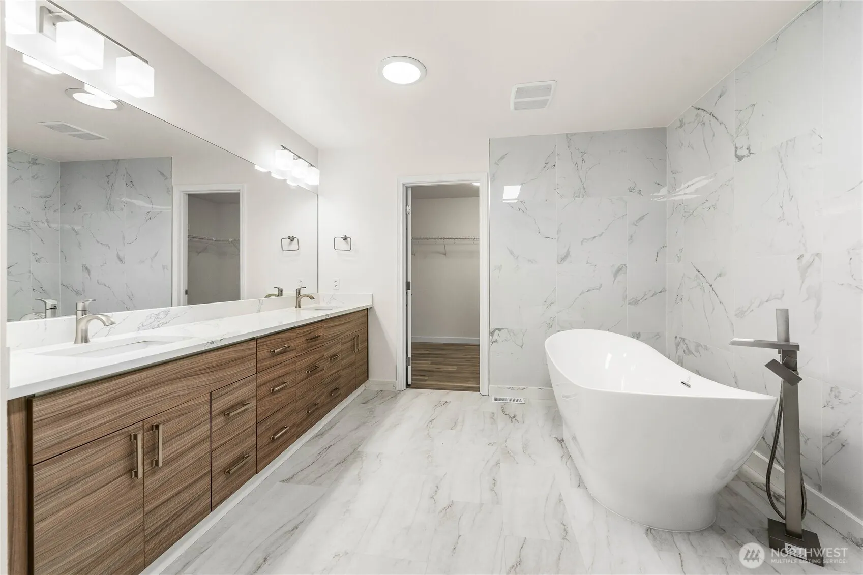 9525 S 221st Place , Kent, WA 98031