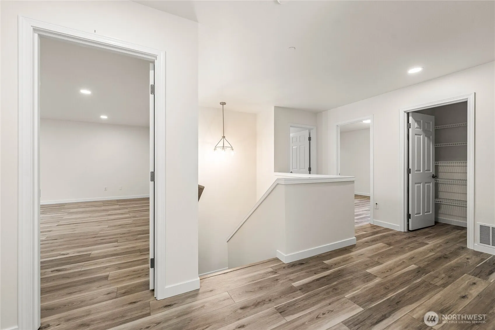9525 S 221st Place , Kent, WA 98031