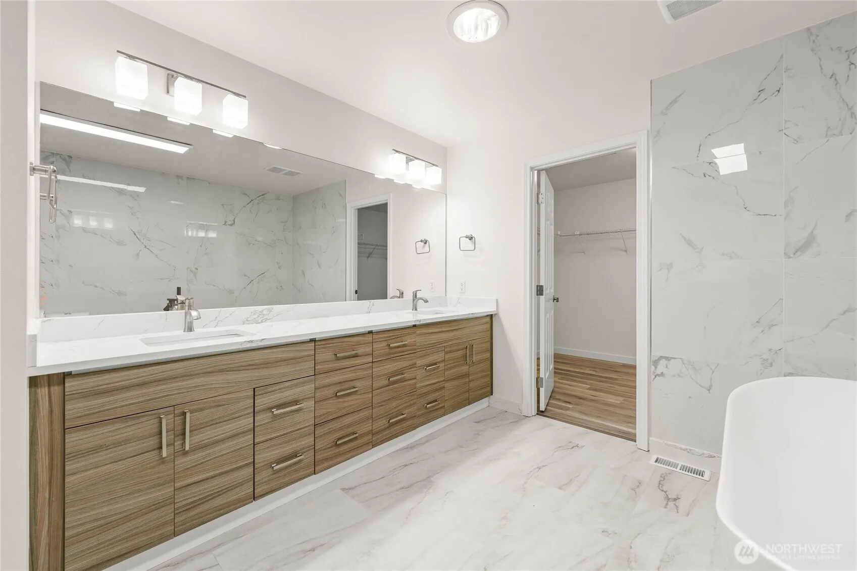 9525 S 221st Place , Kent, WA 98031