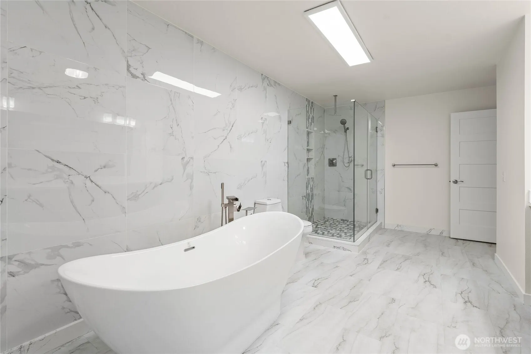 9525 S 221st Place , Kent, WA 98031