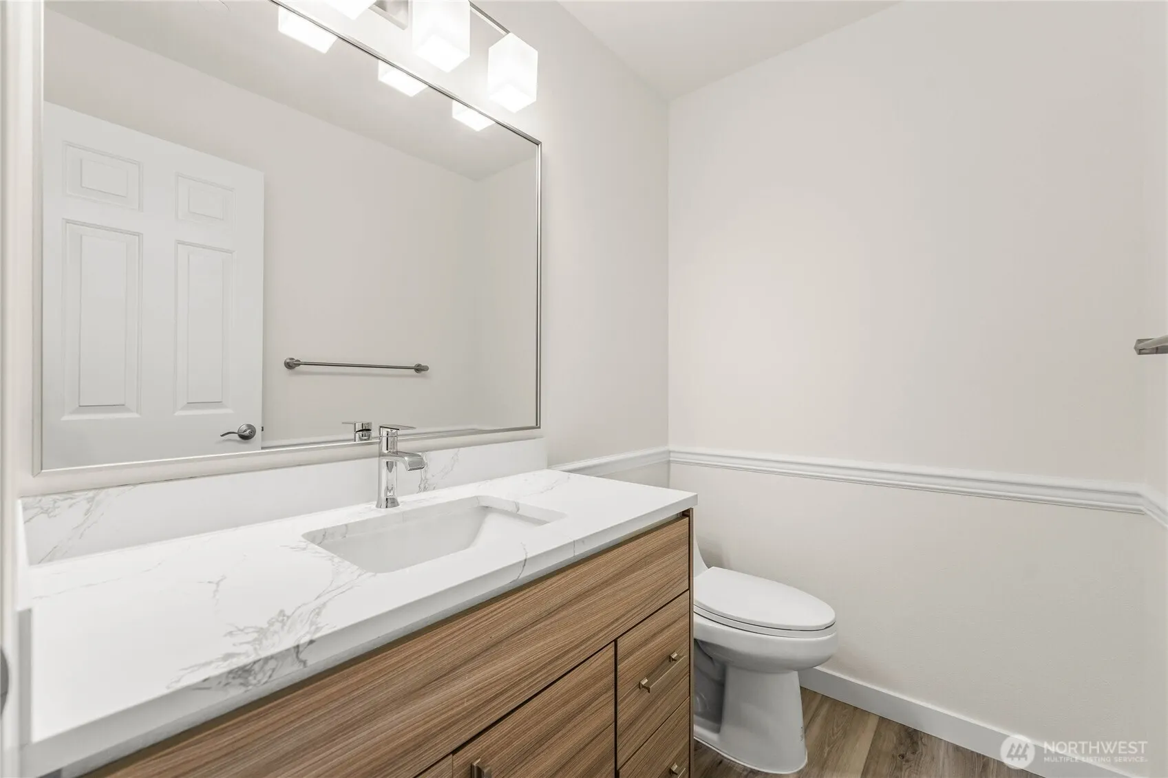 9525 S 221st Place , Kent, WA 98031