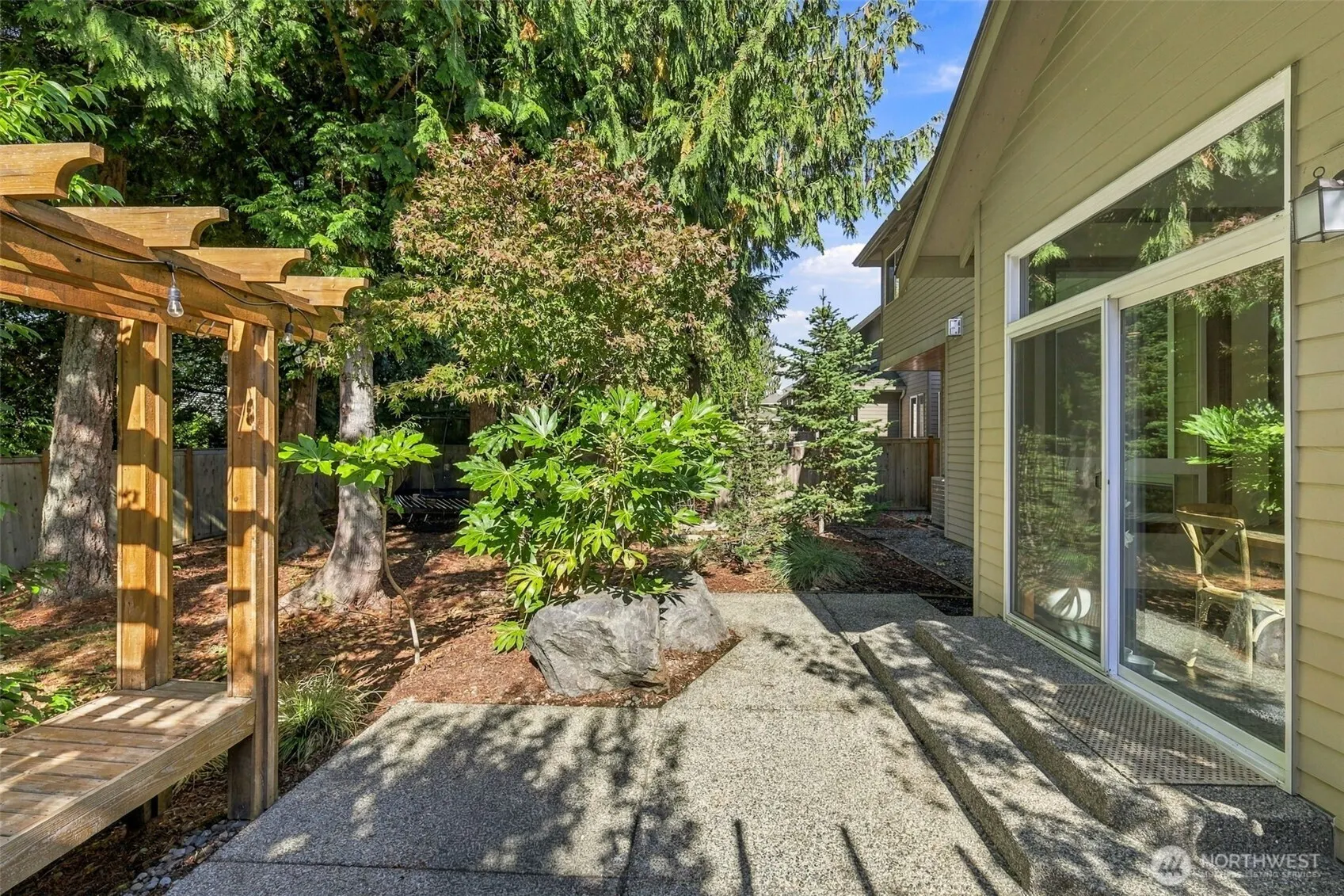 1453 244th Place SE, Sammamish, WA 98075-6090