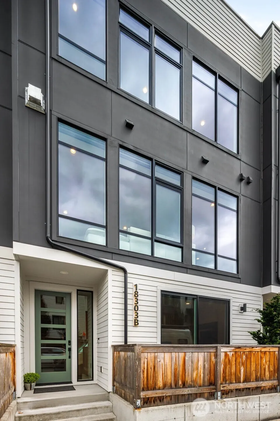 18303 96th Avenue NE #B, Bothell, WA 98011