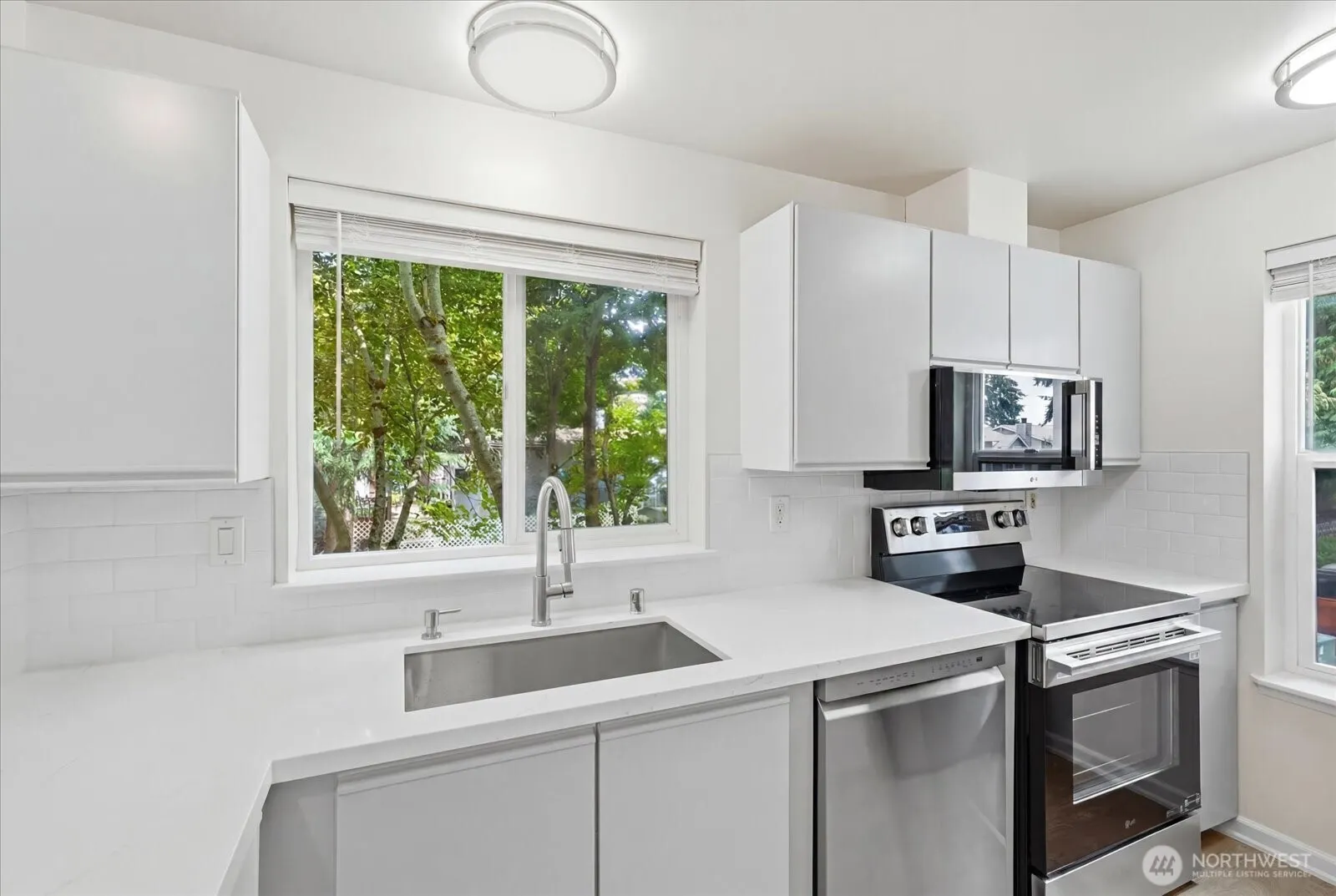 7019 210th Street SW #4, Lynnwood, WA 98036-7372
