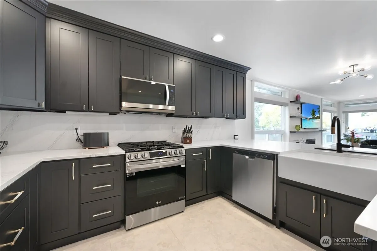 121 Lakeside Avenue #201, Seattle, WA 98122