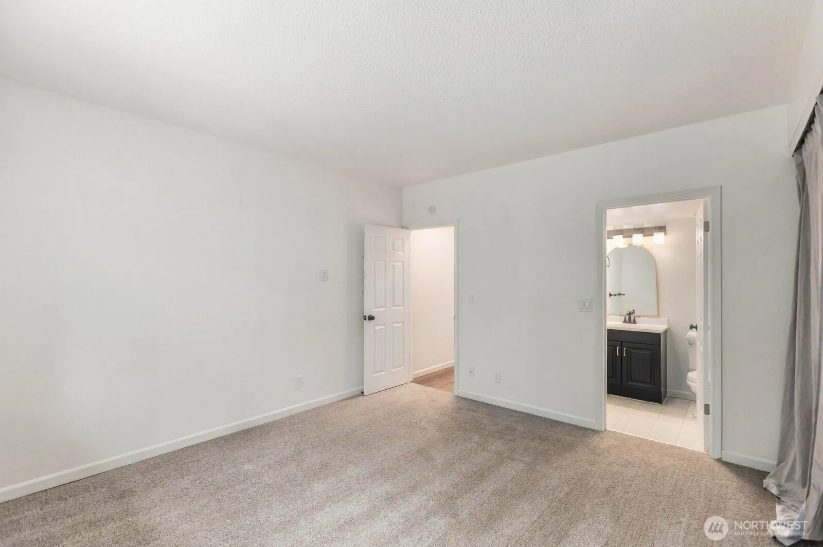 14475 NE 40th St #E202, Bellevue, WA 98007