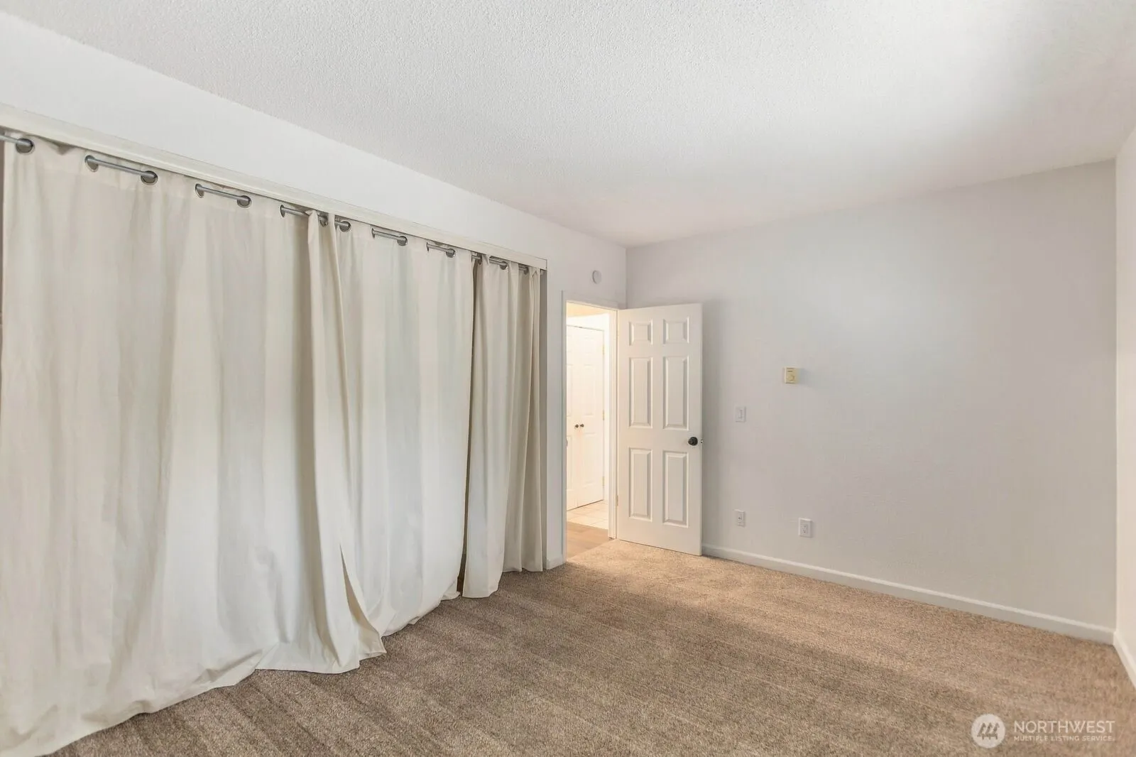 14475 NE 40th St #E202, Bellevue, WA 98007
