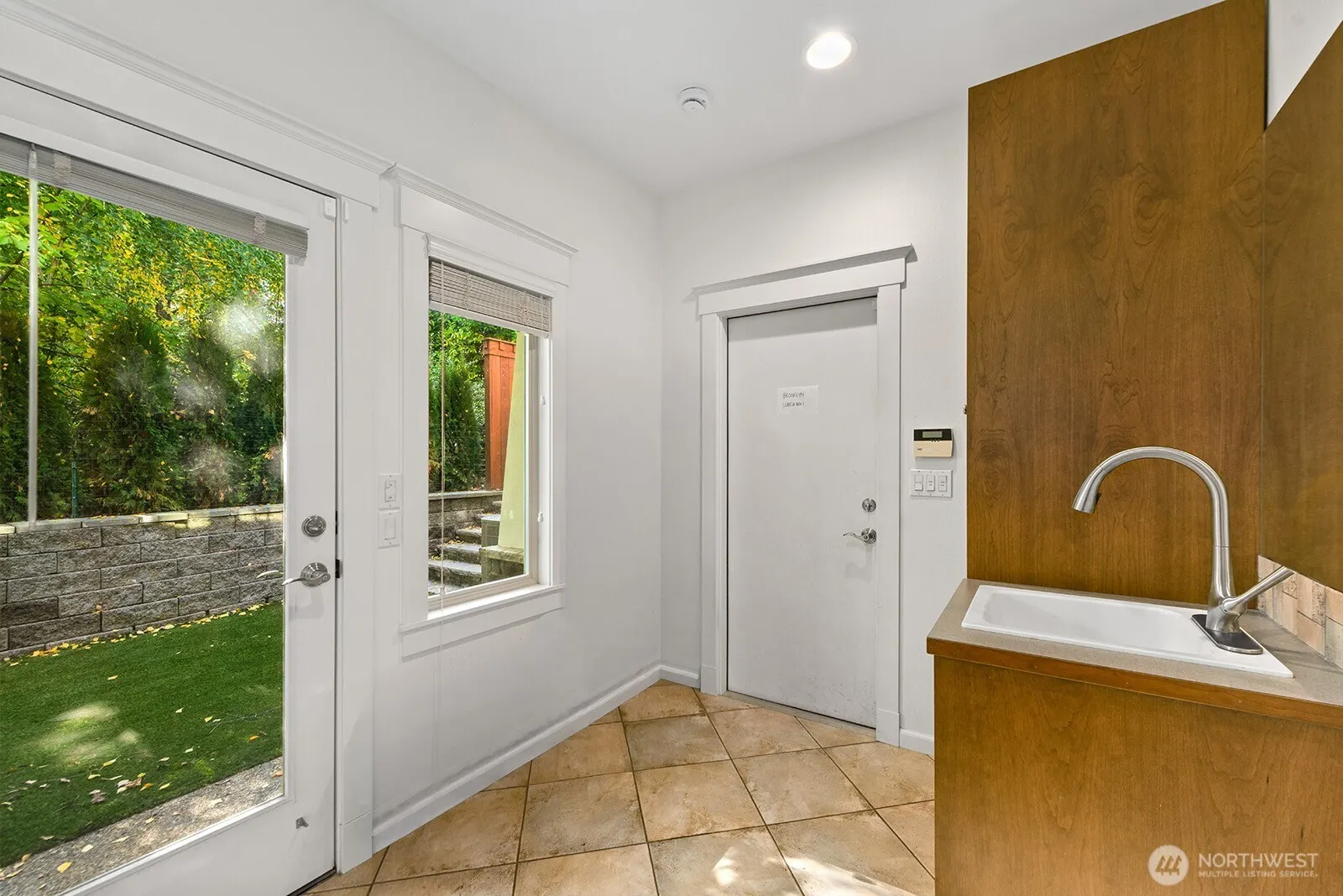 327 15th Avenue , Kirkland, WA 98033