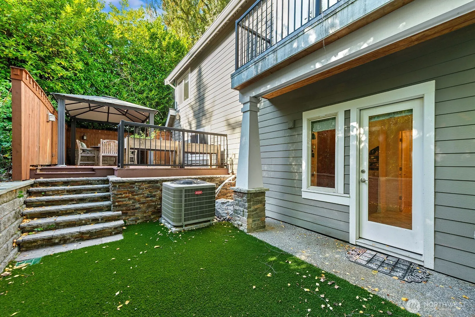 327 15th Avenue , Kirkland, WA 98033