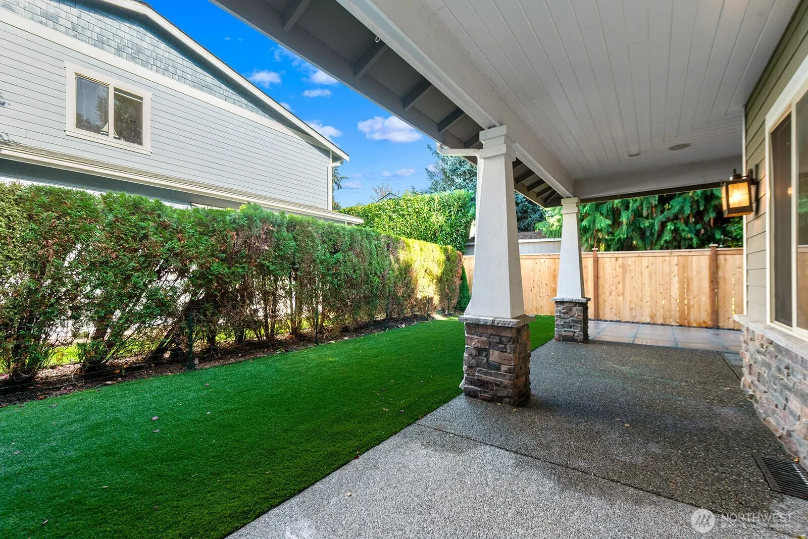 327 15th Avenue , Kirkland, WA 98033