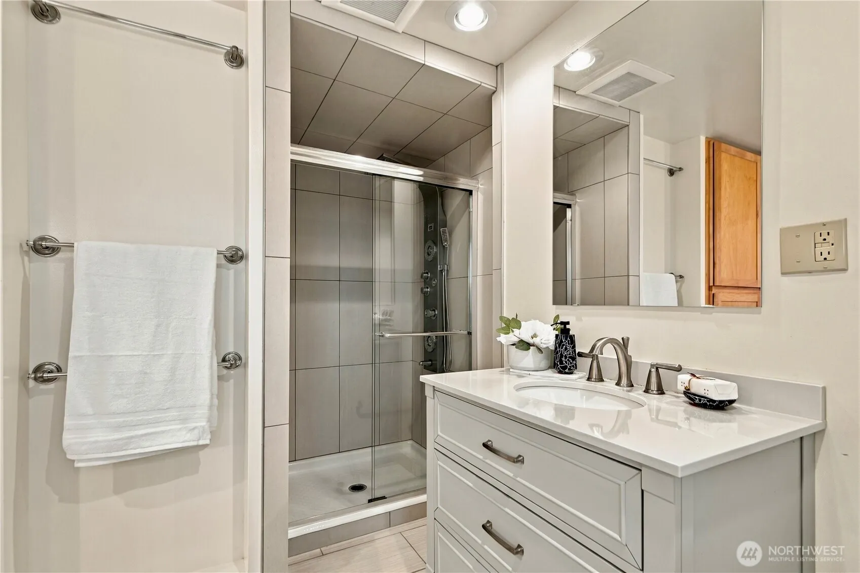 12119 NE 65th St , Kirkland, WA 98033