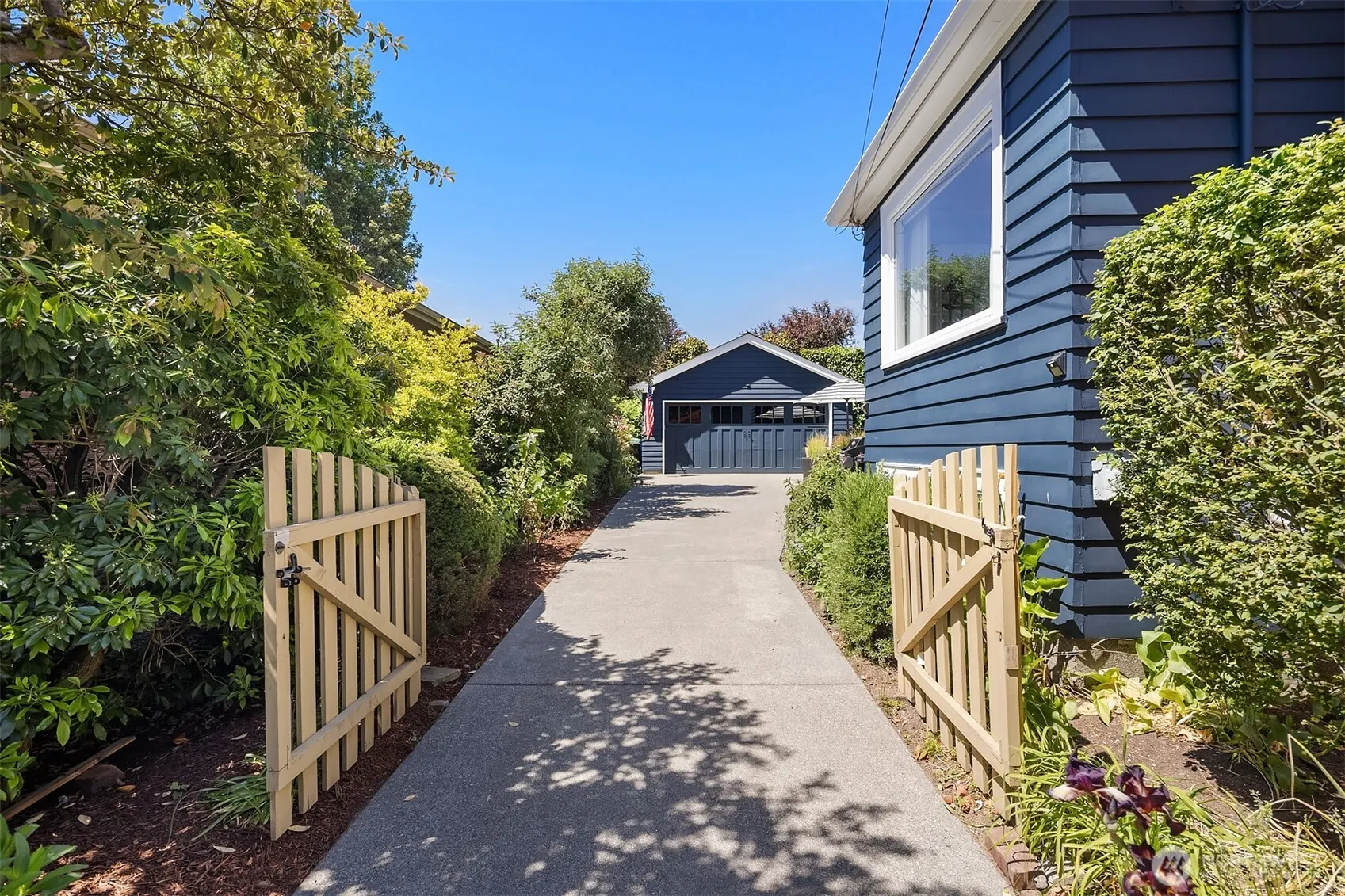 1537 Thorndyke Avenue W, Seattle, WA 98199