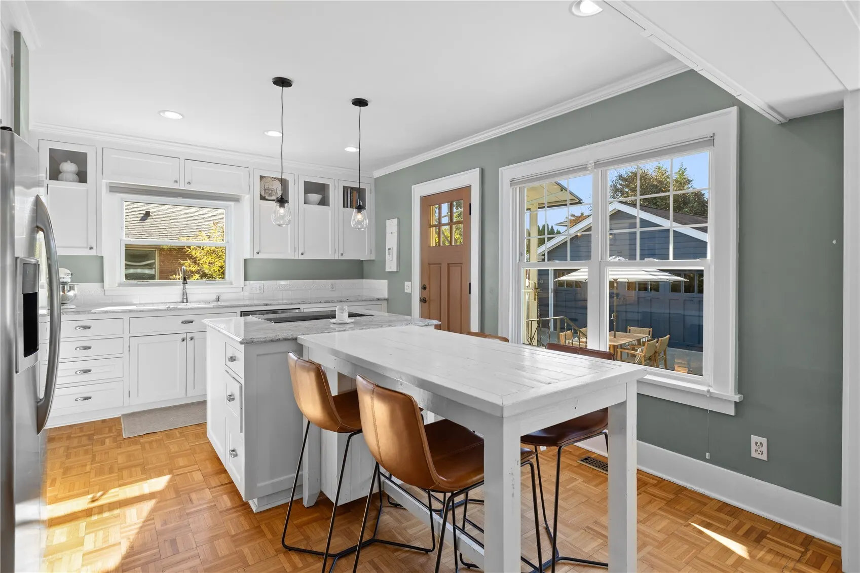 1537 Thorndyke Avenue W, Seattle, WA 98199