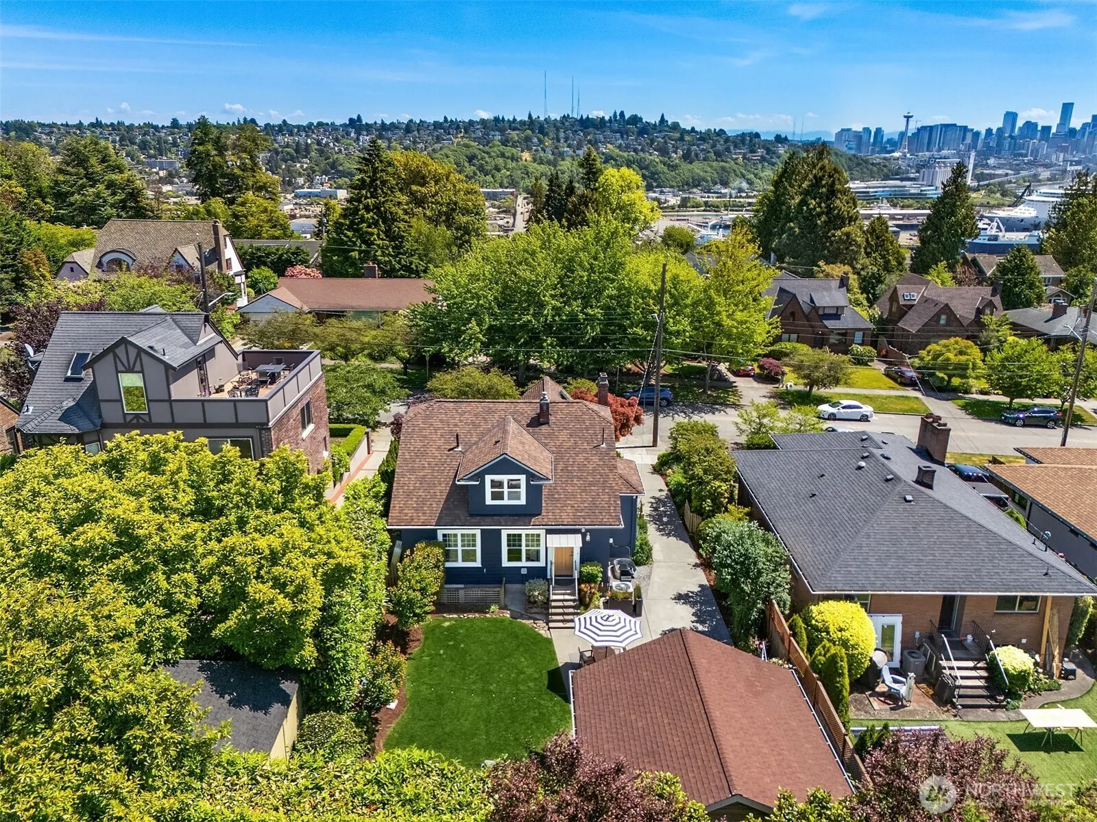 1537 Thorndyke Avenue W, Seattle, WA 98199