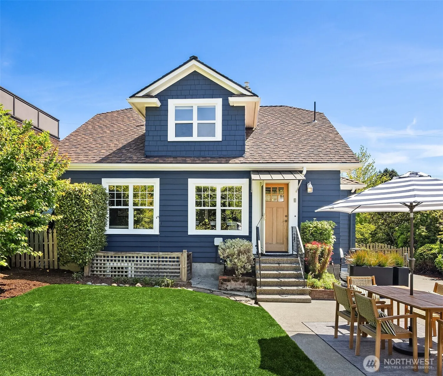 1537 Thorndyke Avenue W, Seattle, WA 98199