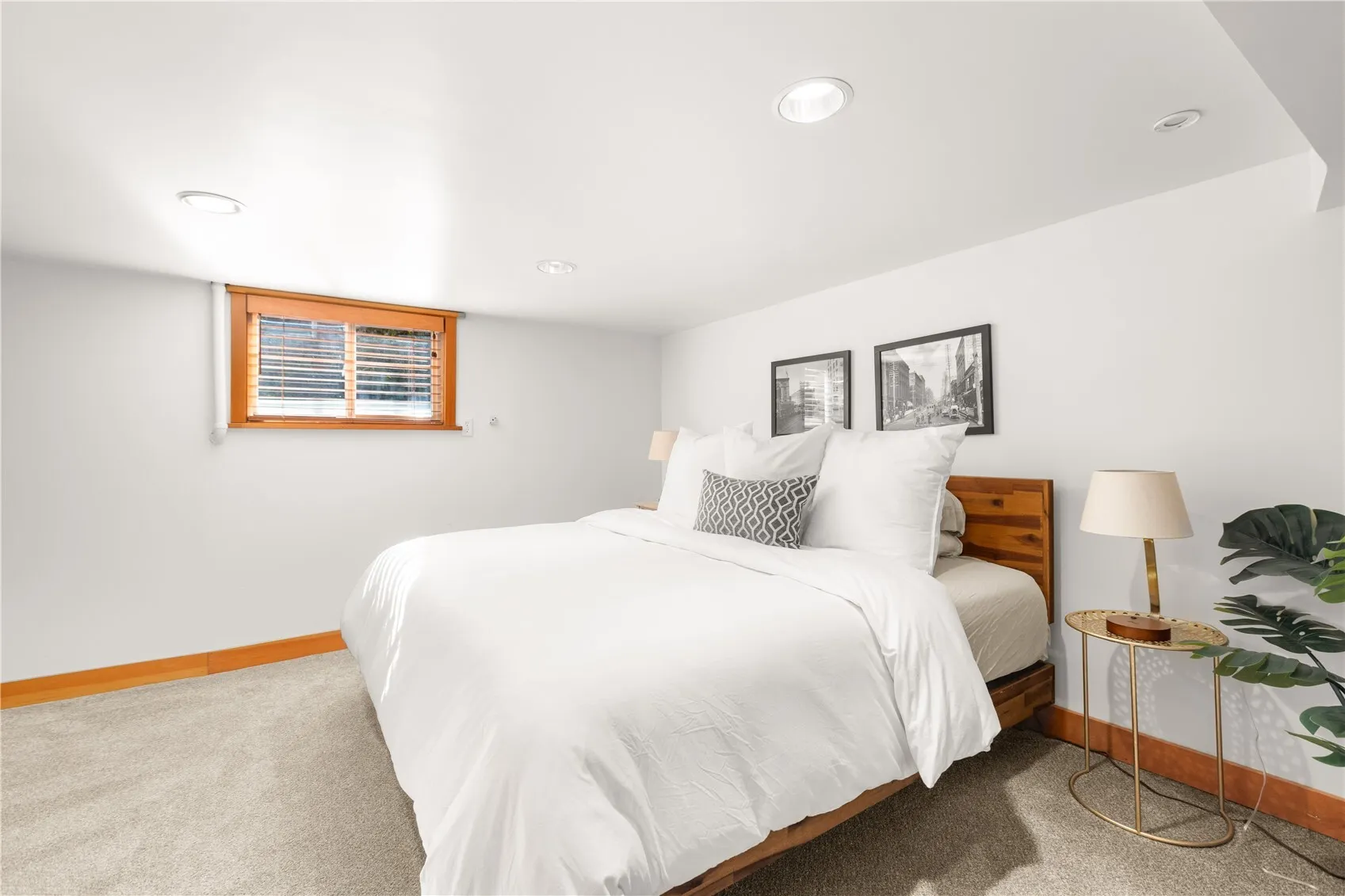 1537 Thorndyke Avenue W, Seattle, WA 98199