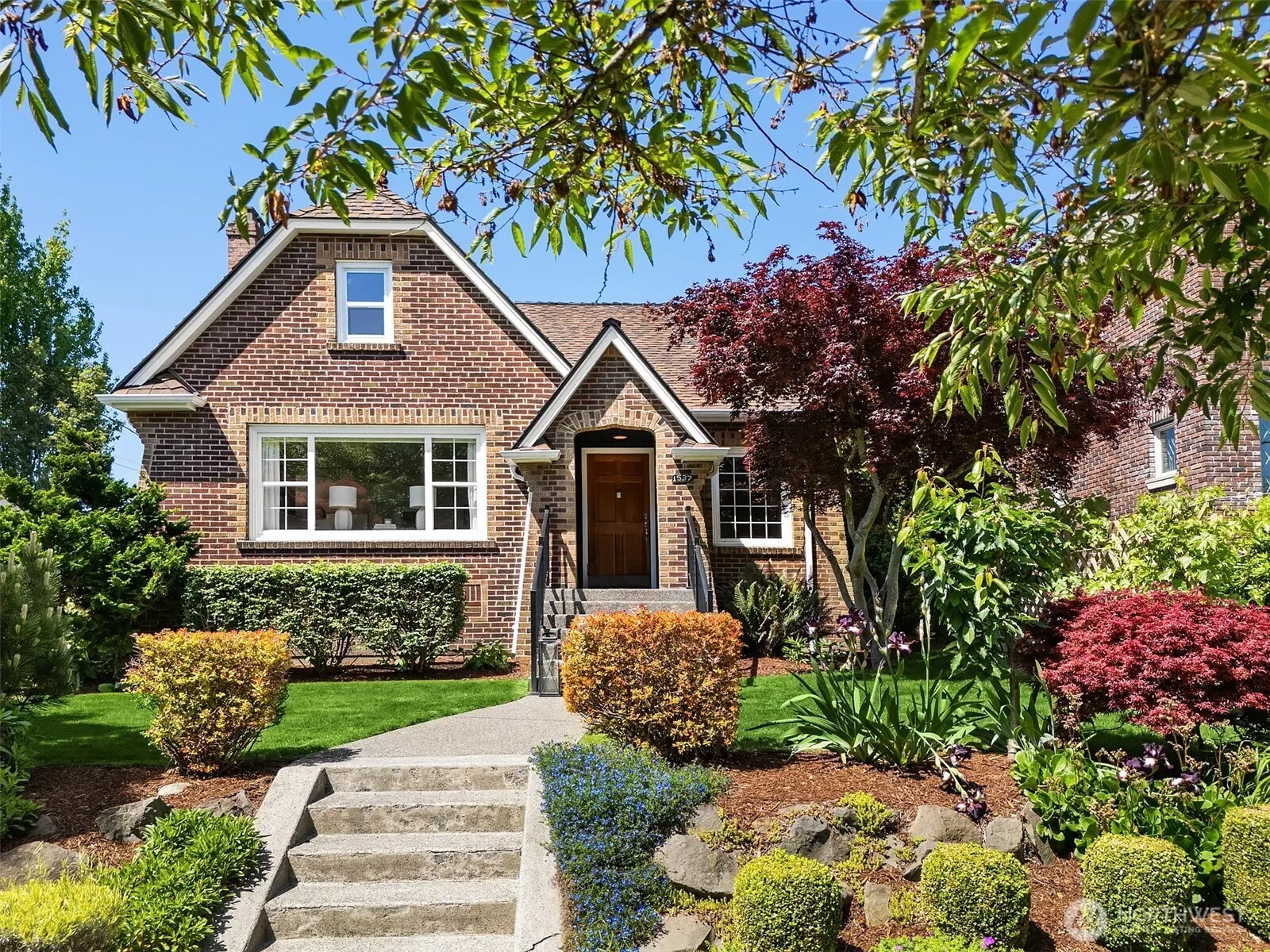 1537 Thorndyke Avenue W, Seattle, WA 98199