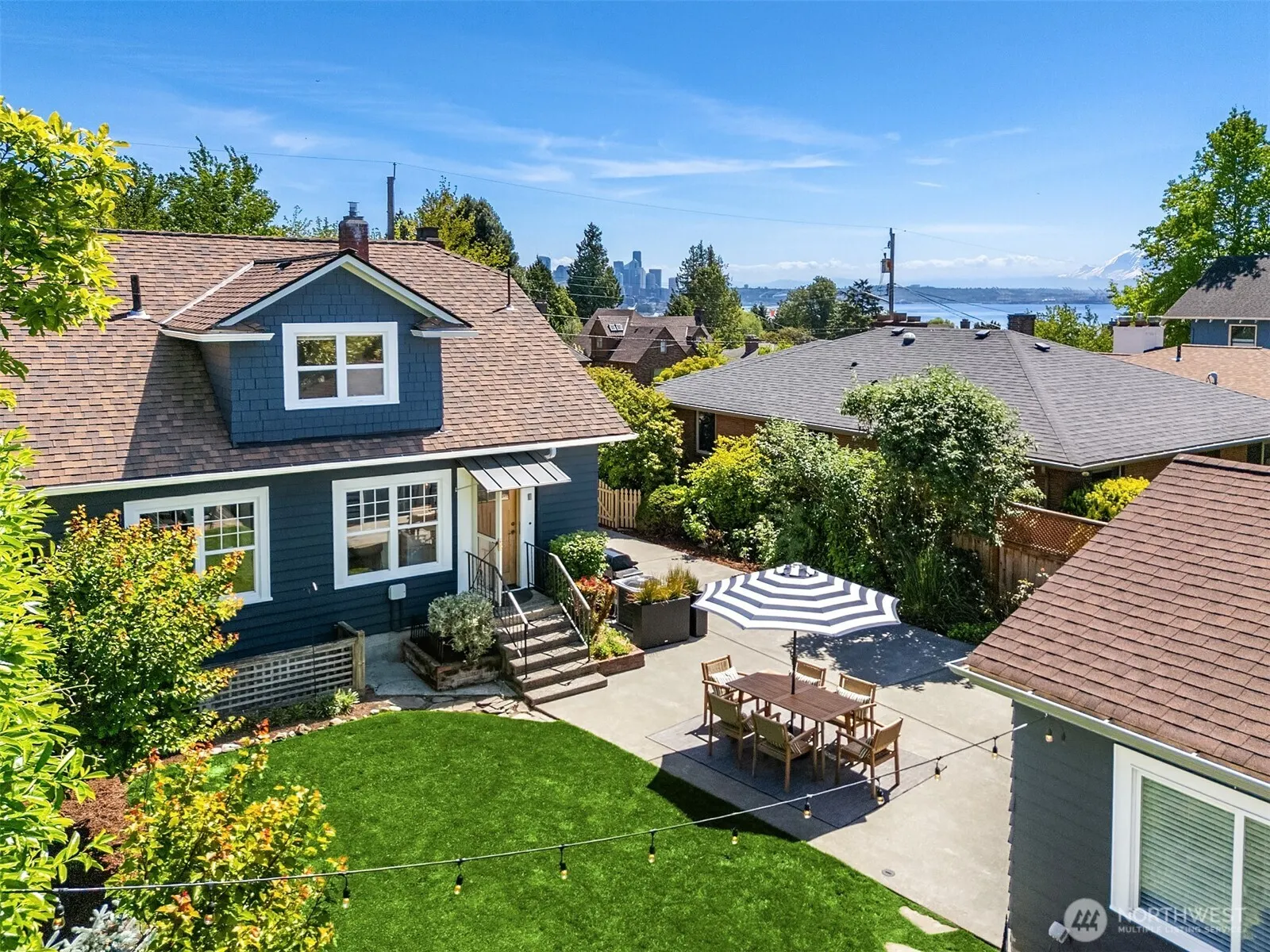 1537 Thorndyke Avenue W, Seattle, WA 98199