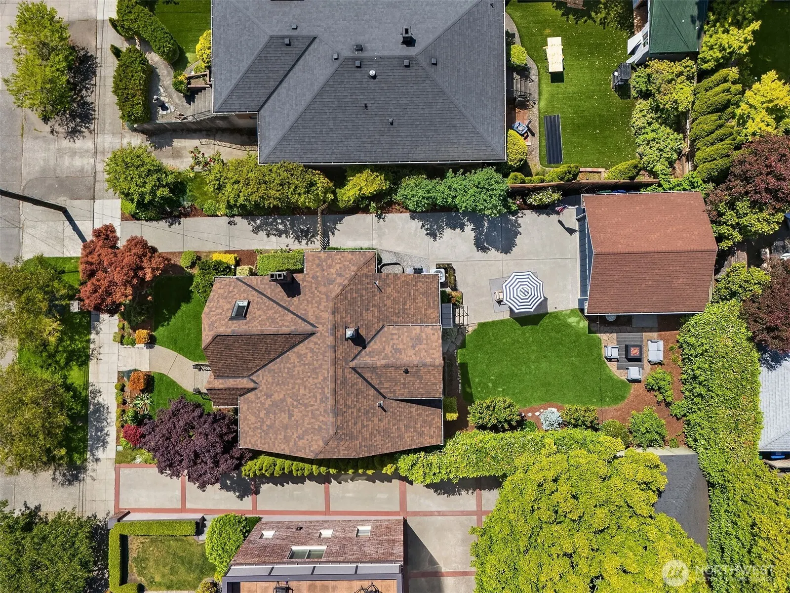 1537 Thorndyke Avenue W, Seattle, WA 98199