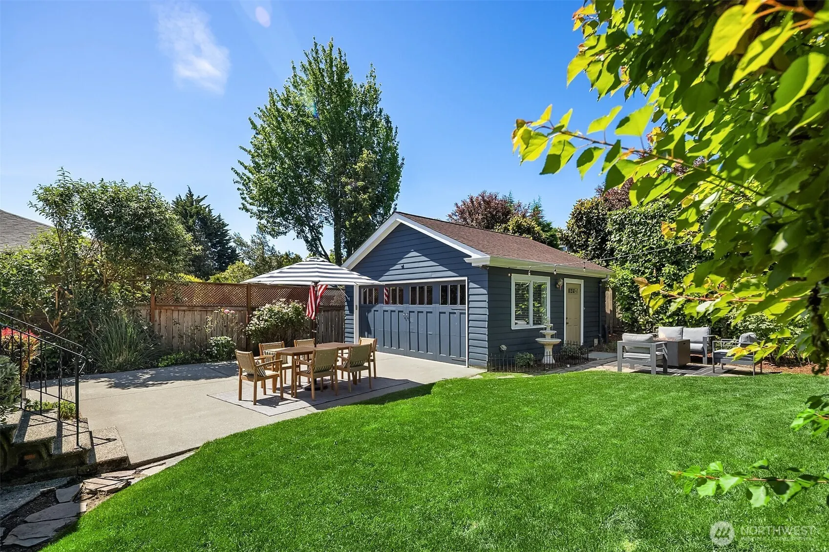 1537 Thorndyke Avenue W, Seattle, WA 98199