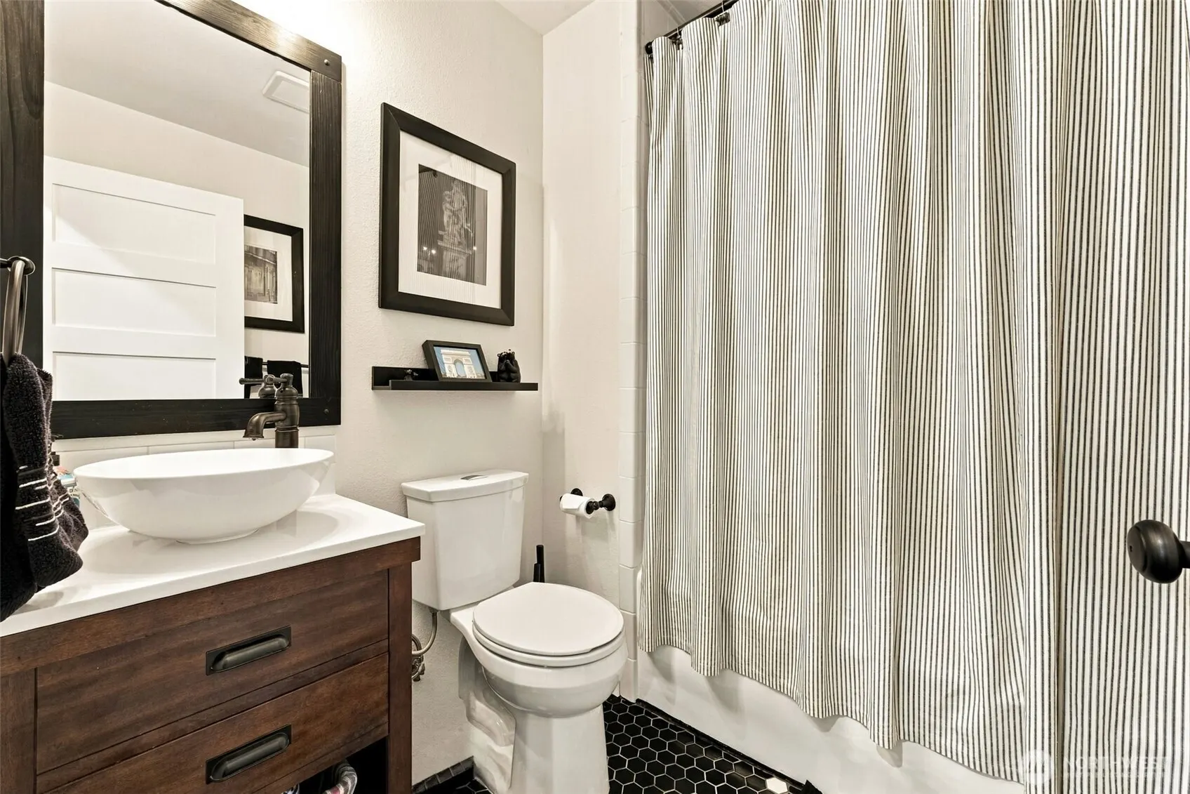 180 NW Dogwood Street , Issaquah, WA 98027