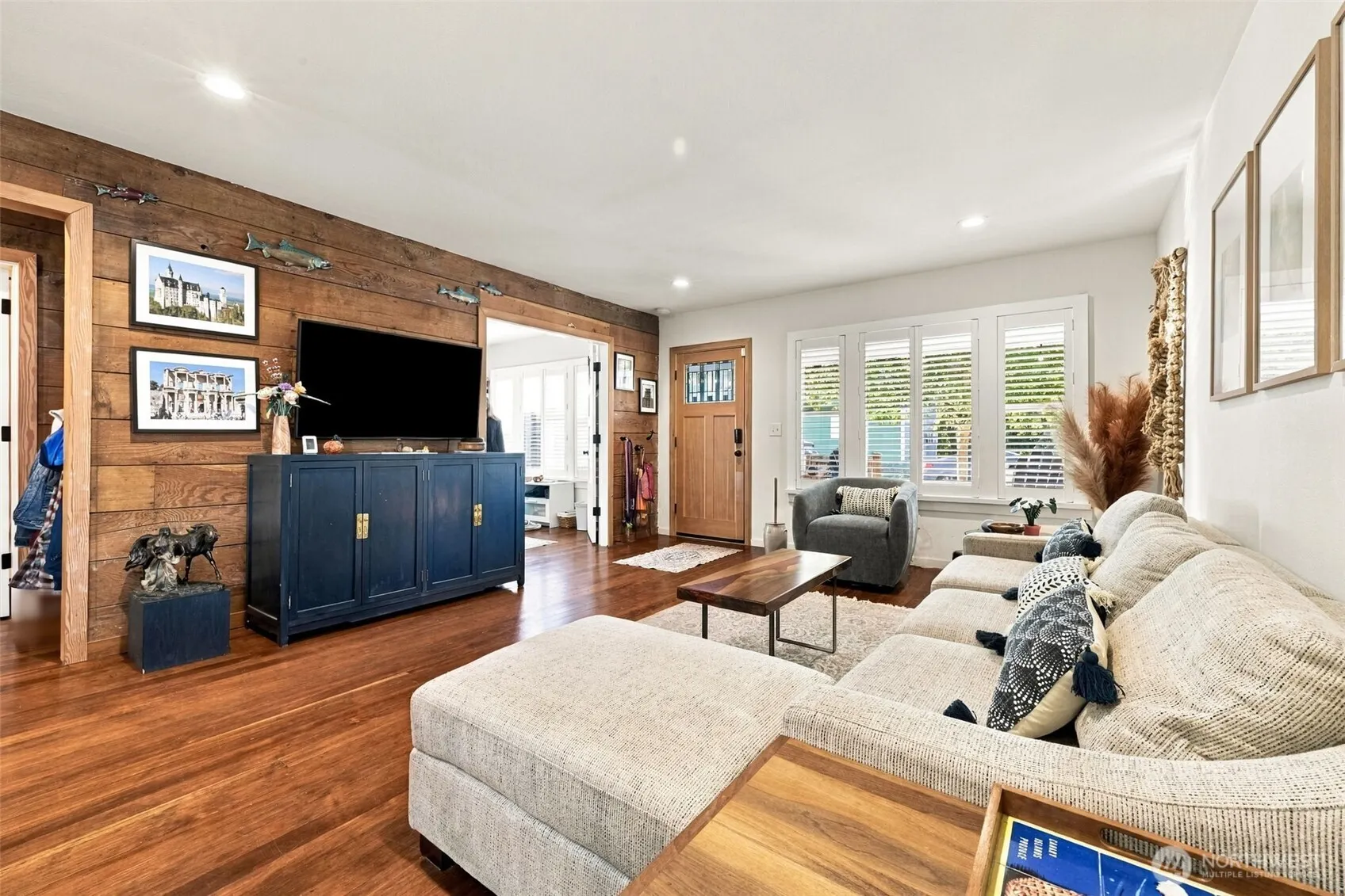 180 NW Dogwood Street , Issaquah, WA 98027