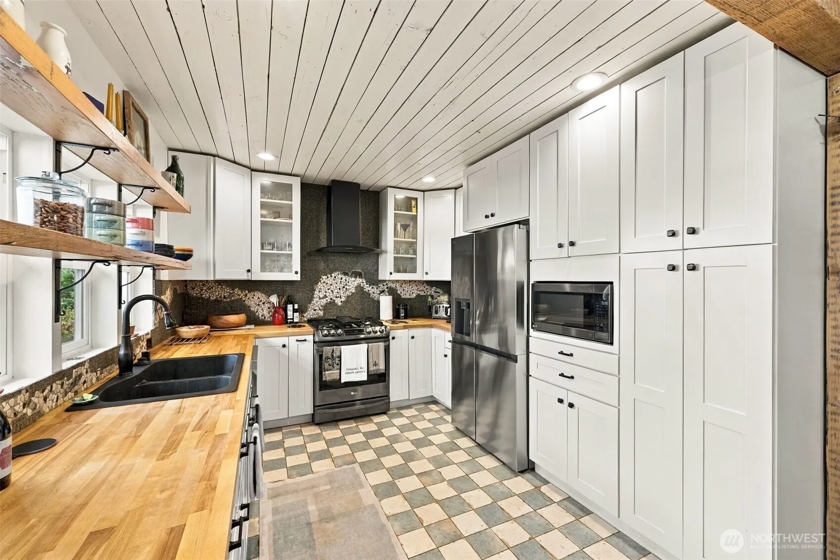 180 NW Dogwood Street , Issaquah, WA 98027