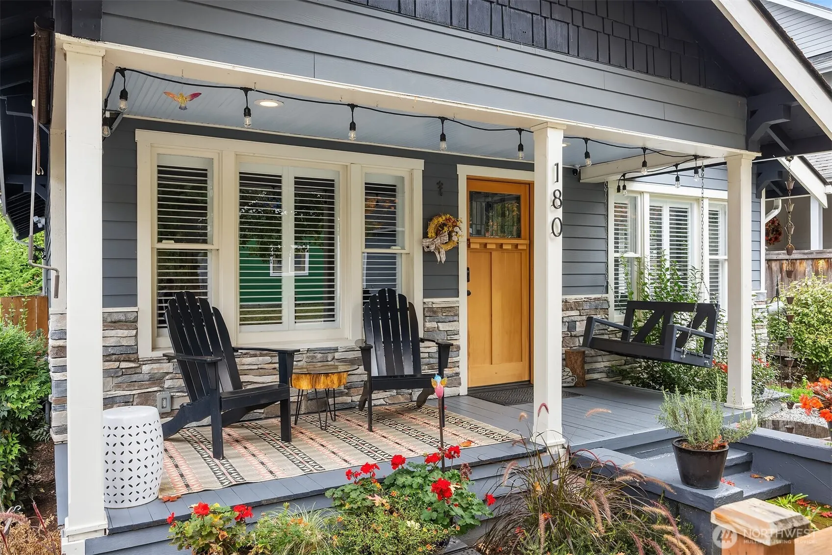 180 NW Dogwood Street , Issaquah, WA 98027