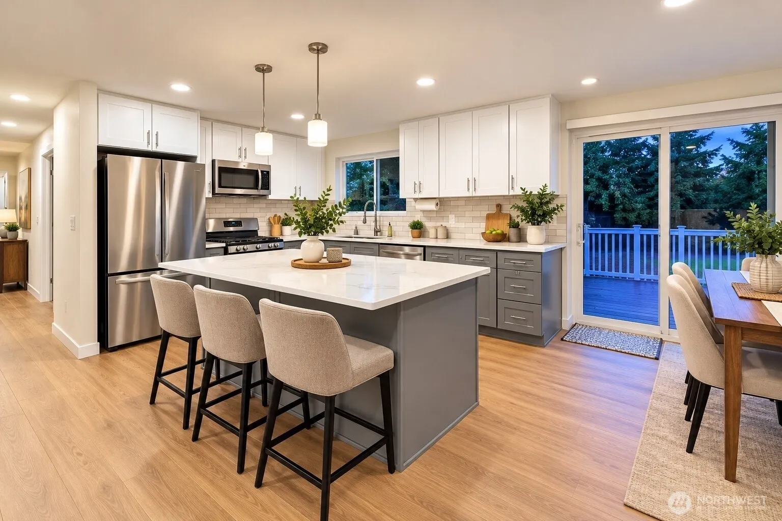 10929 NE 116th Place , Kirkland, WA 98034