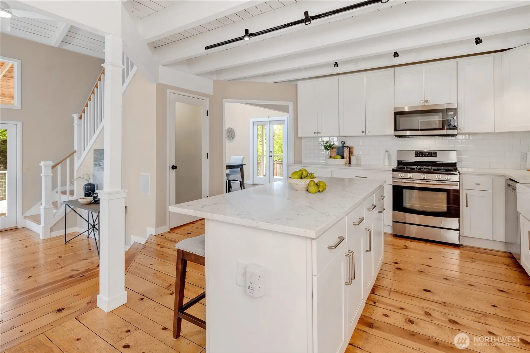 809 7th Street S, Kirkland, WA 98033