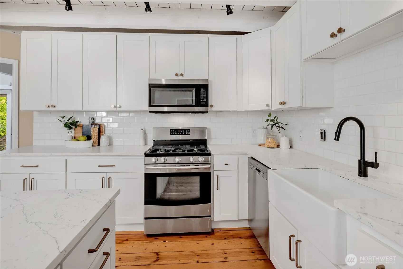 809 7th Street S, Kirkland, WA 98033
