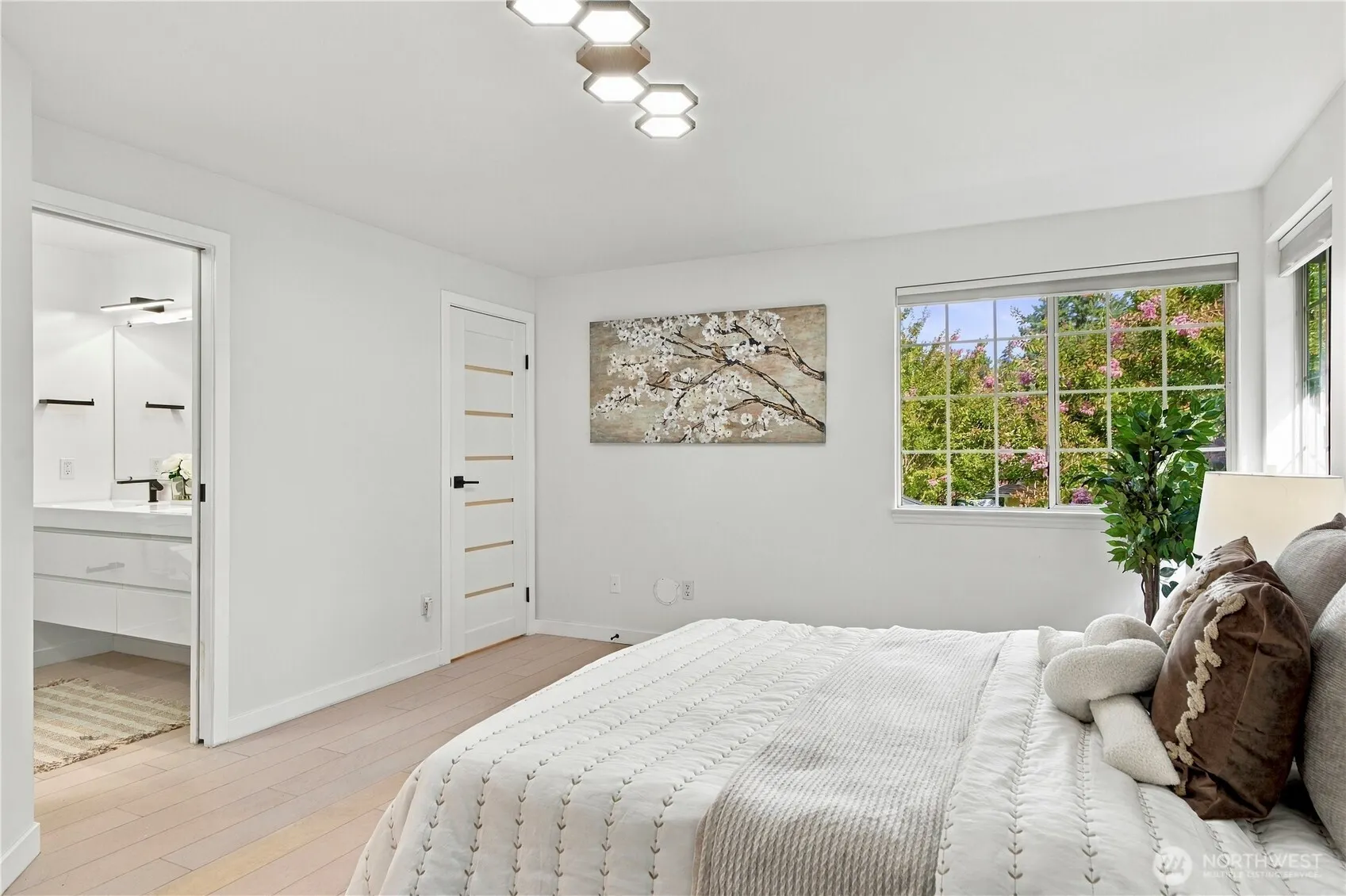 15883 Northup Way #59, Bellevue, WA 98008