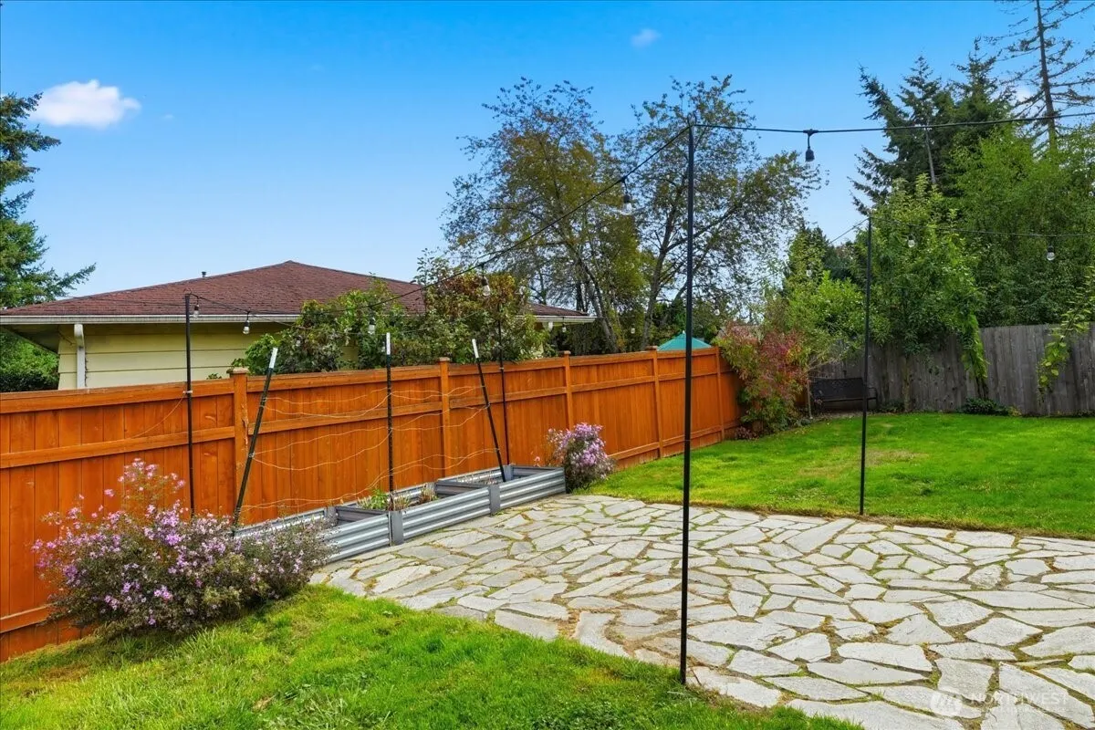 20807 3rd Avenue W, Lynnwood, WA 98036