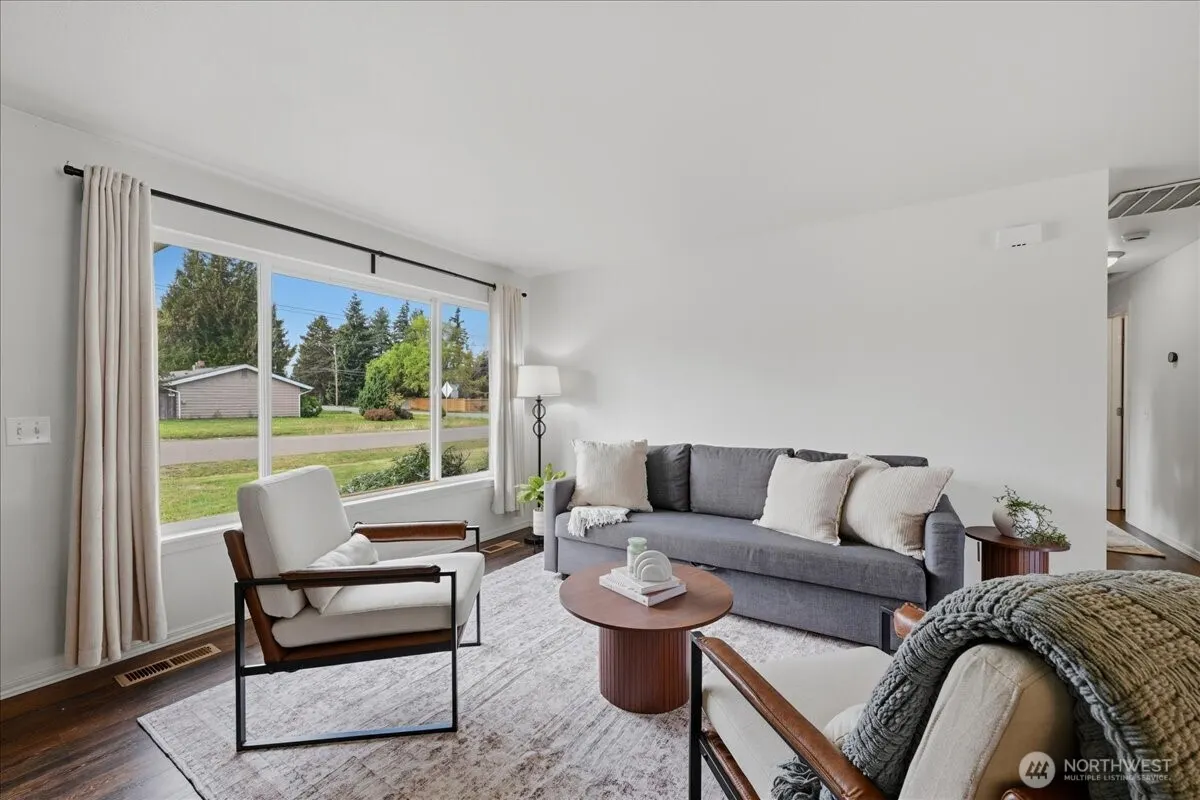 20807 3rd Avenue W, Lynnwood, WA 98036