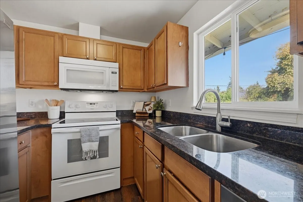 20807 3rd Avenue W, Lynnwood, WA 98036