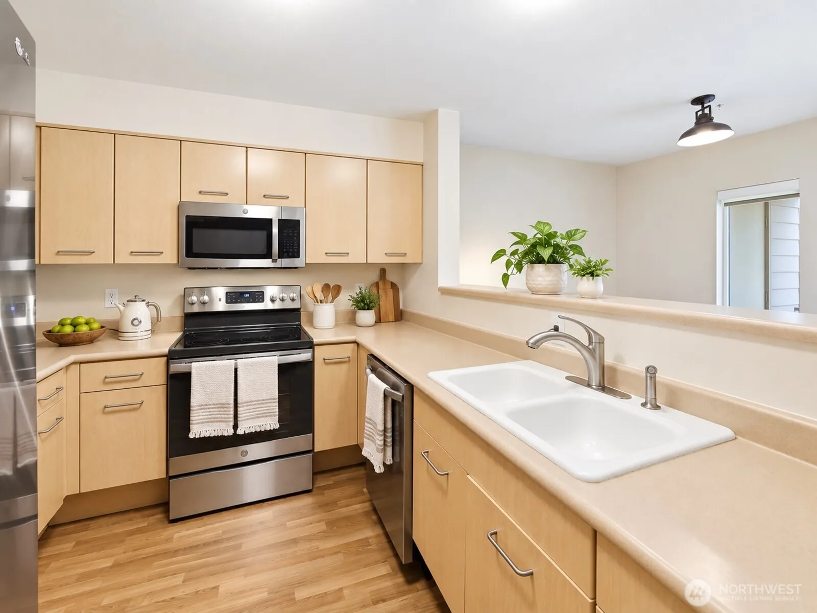 710 240th Way SE #G-104, Sammamish, WA 98074