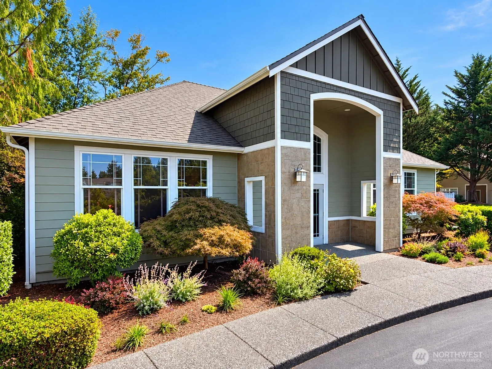 710 240th Way SE #G-104, Sammamish, WA 98074