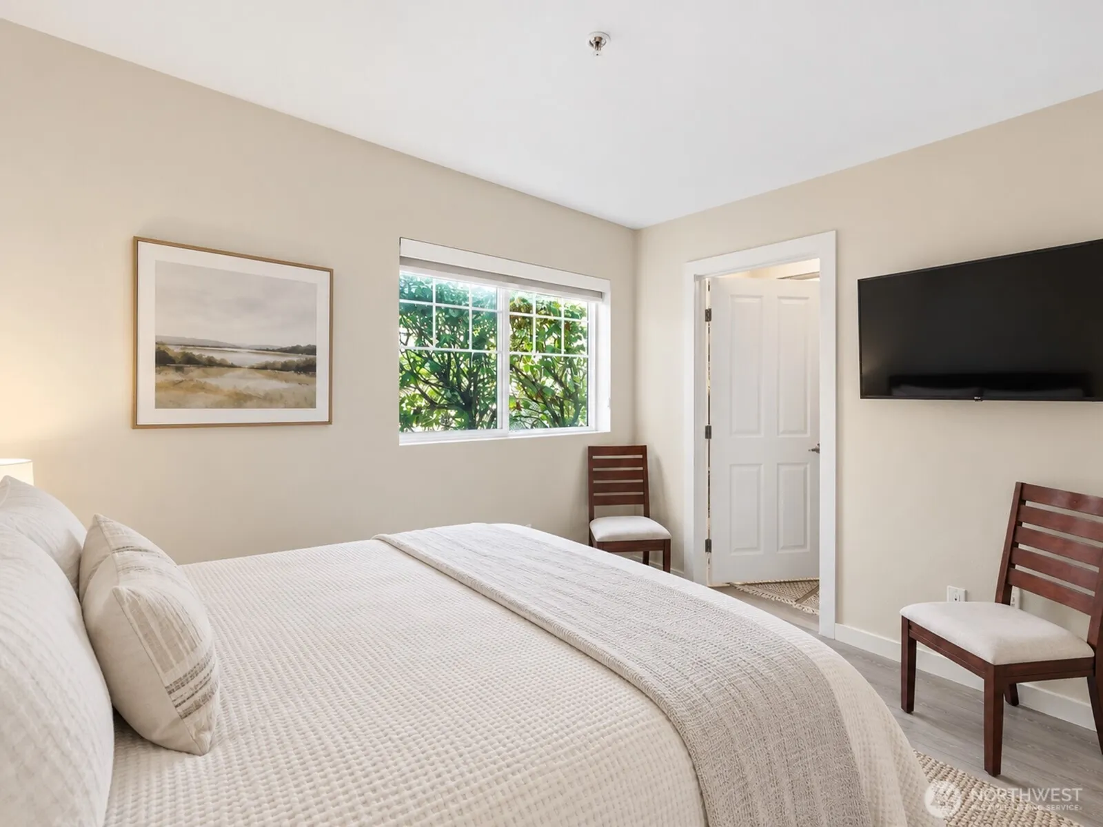 710 240th Way SE #G-104, Sammamish, WA 98074