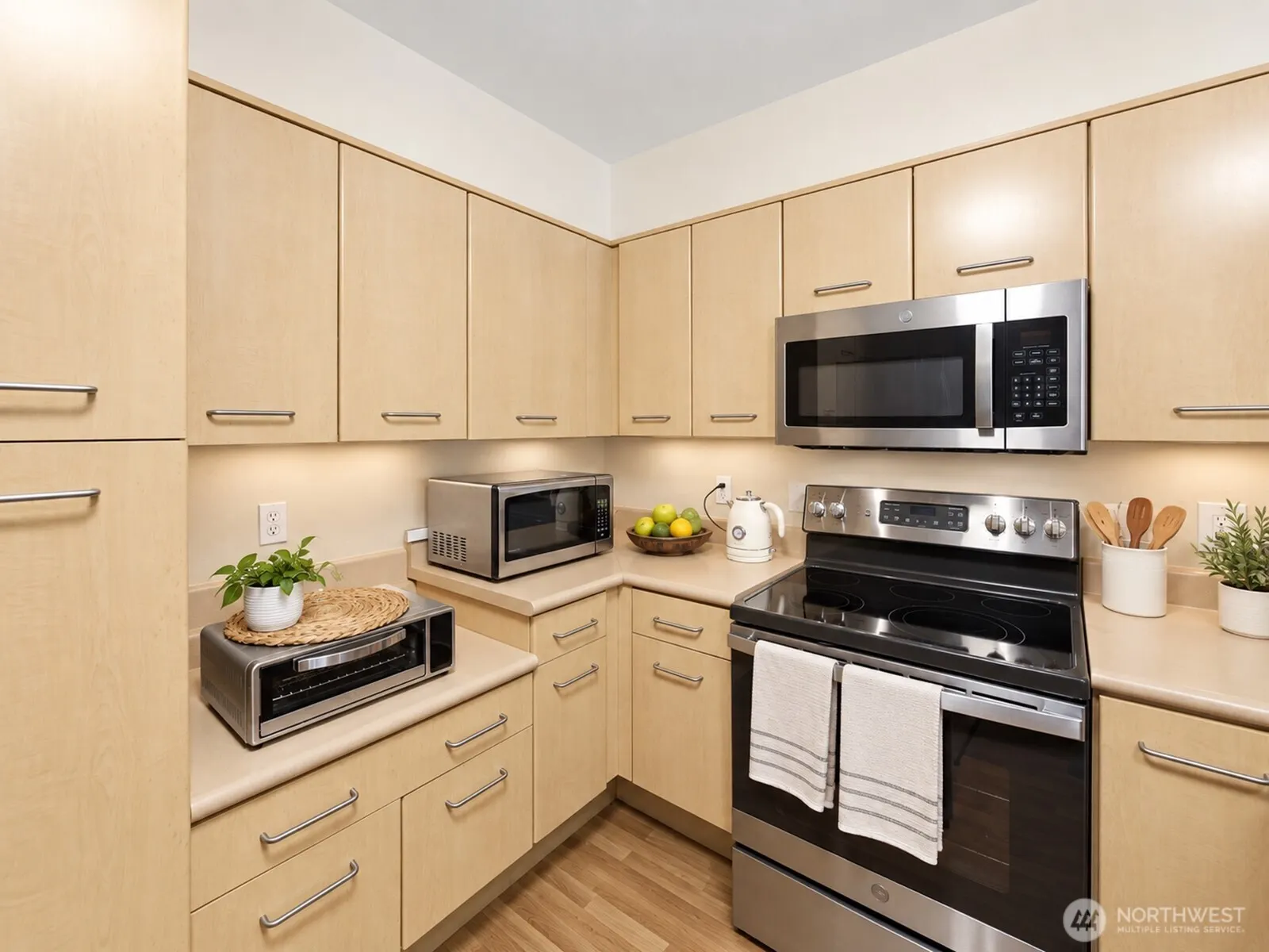 710 240th Way SE #G-104, Sammamish, WA 98074