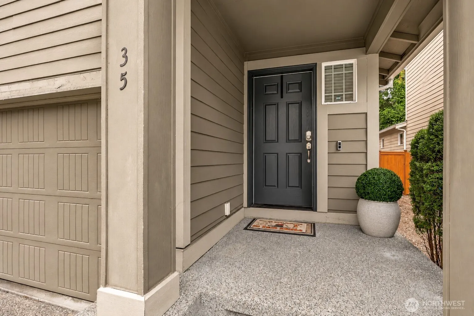 2733 197th Lane SW #B, Lynnwood, WA 98036