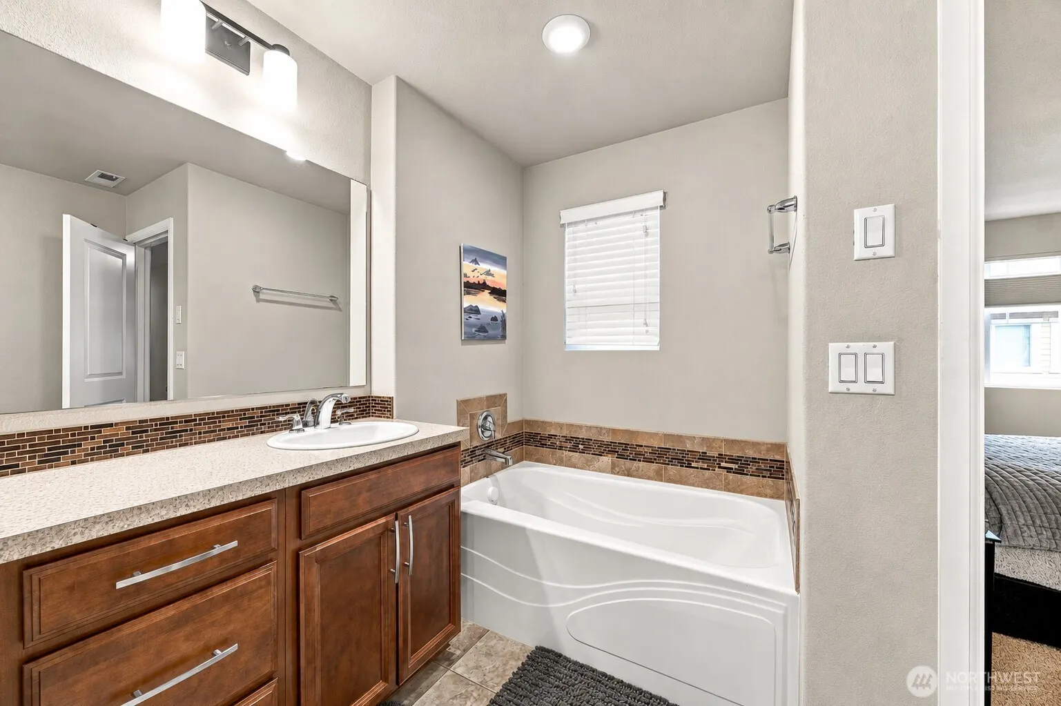 2733 197th Lane SW #B, Lynnwood, WA 98036