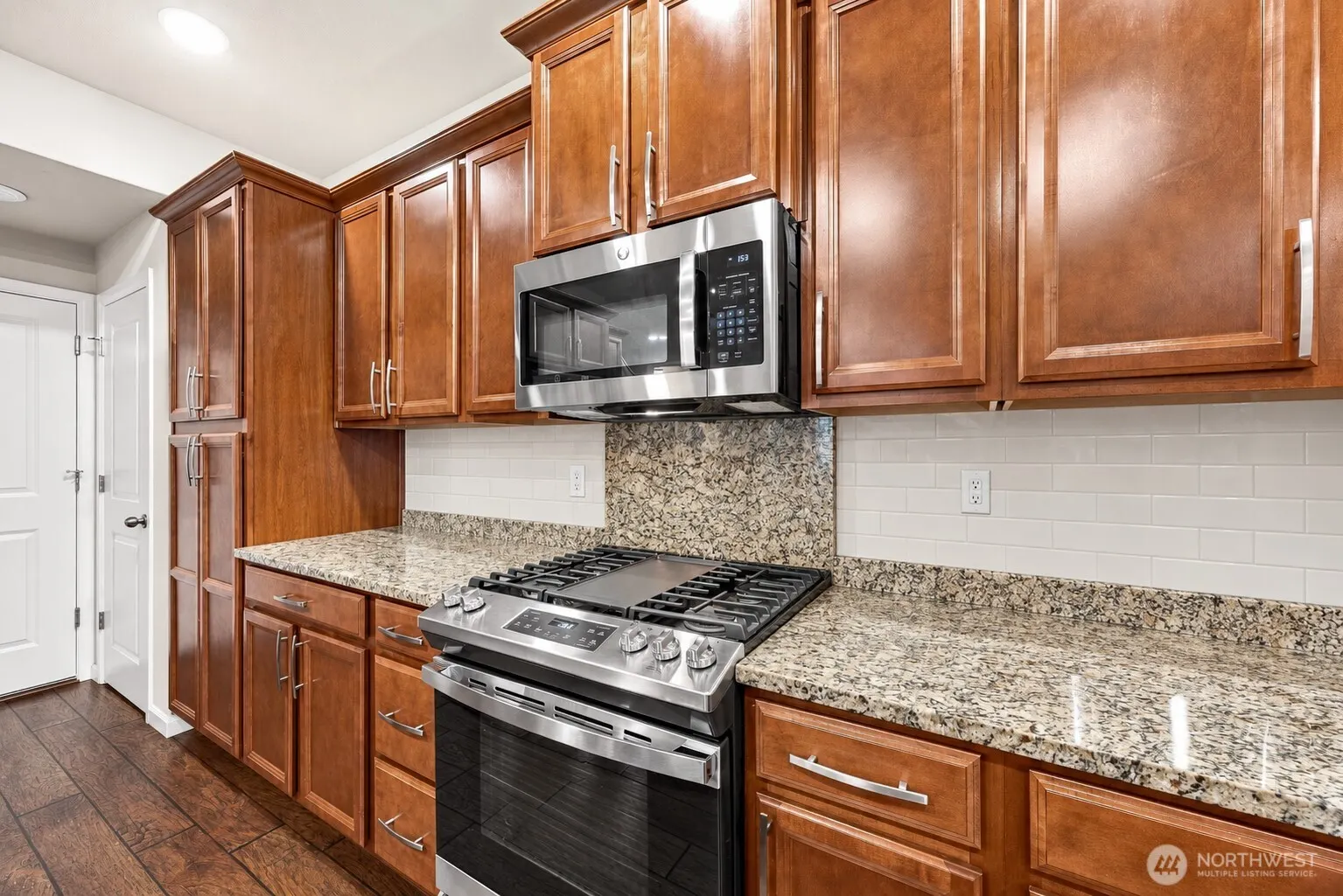 2733 197th Lane SW #B, Lynnwood, WA 98036