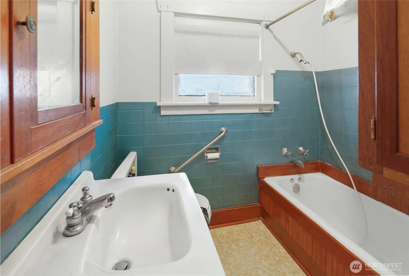 2405 N 40th Street , Seattle, WA 98103