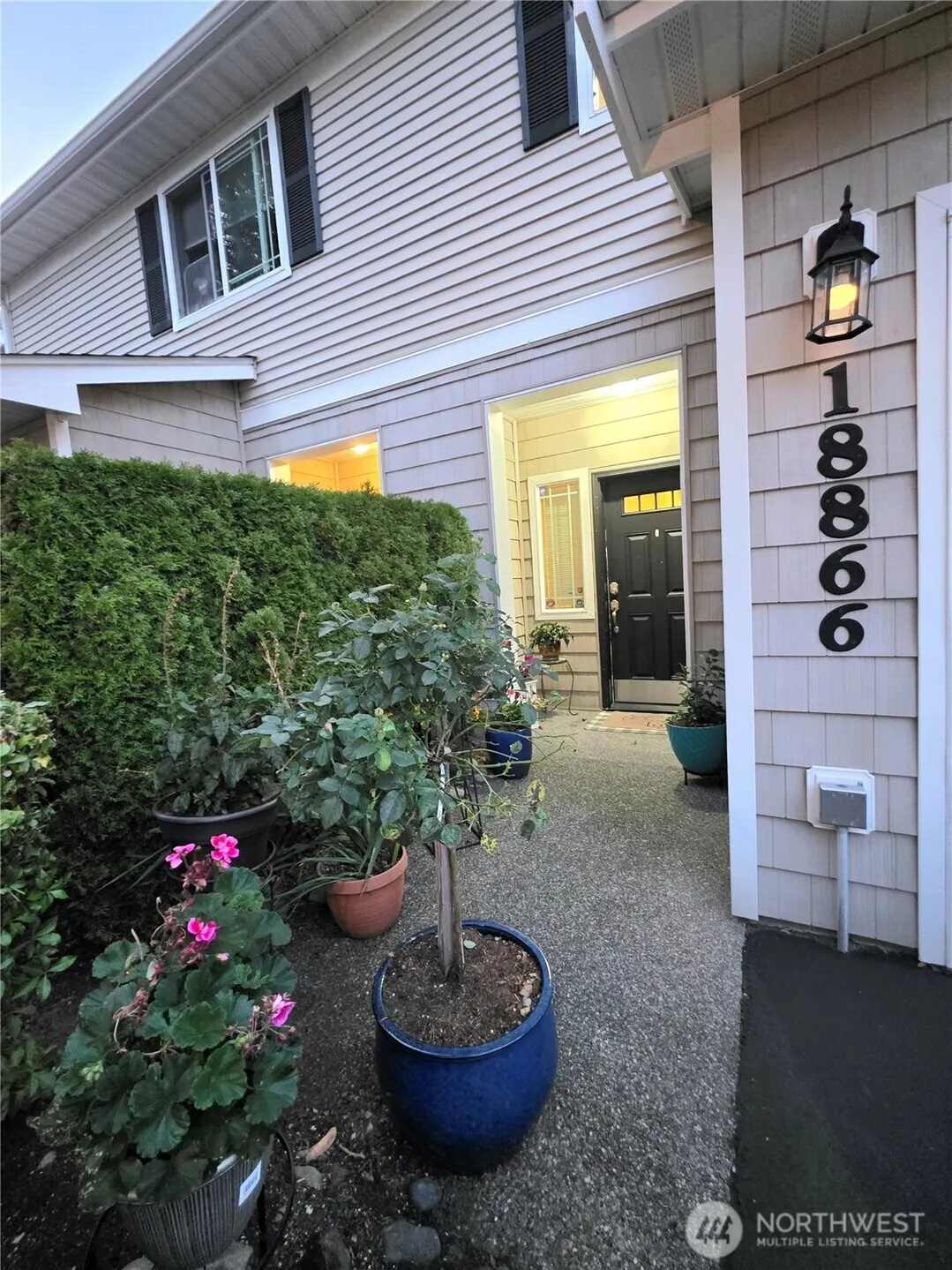 18866 108th Lane SE, Renton, WA 98055-6401